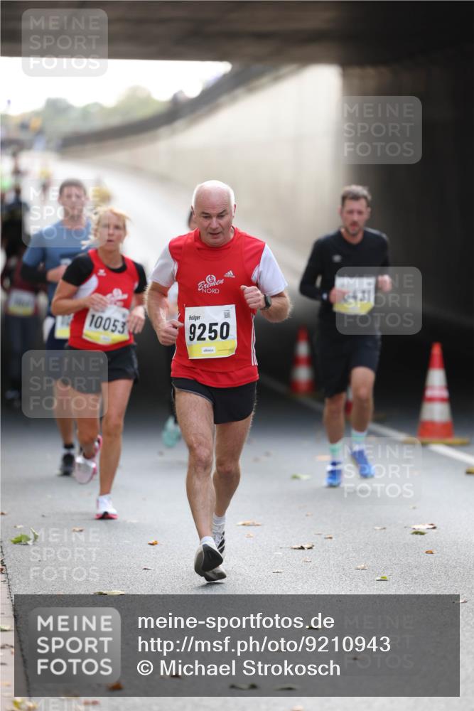 05.10.2025 - 20. swb-Marathon Bremen Michael Strokosch http://msf.ph/oto/9210943 05.10.2025 10:40:37 Laufen 10053, 9250, 0431 meine-sportfotos.de