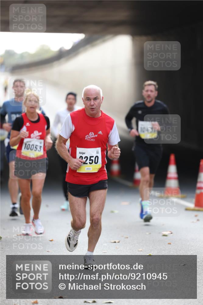 05.10.2025 - 20. swb-Marathon Bremen Michael Strokosch http://msf.ph/oto/9210945 05.10.2025 10:40:38 Laufen 10053, 10431, 250 meine-sportfotos.de