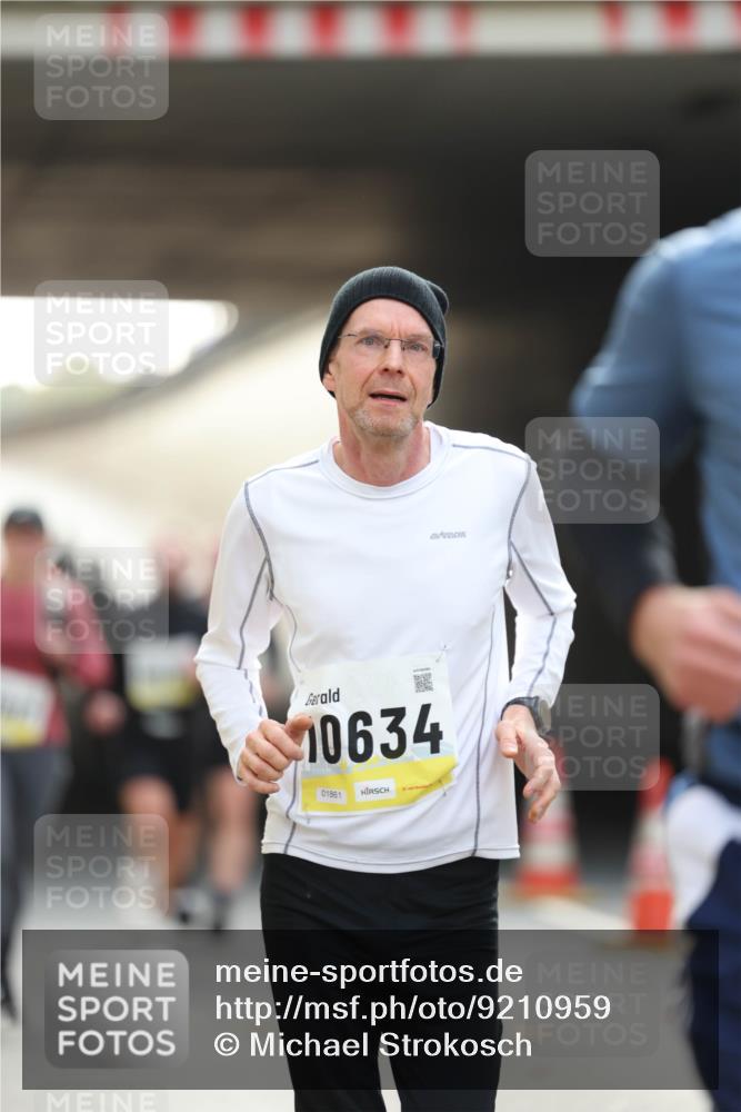 05.10.2025 - 20. swb-Marathon Bremen Michael Strokosch http://msf.ph/oto/9210959 05.10.2025 10:40:43 Laufen 10634, 01861 meine-sportfotos.de