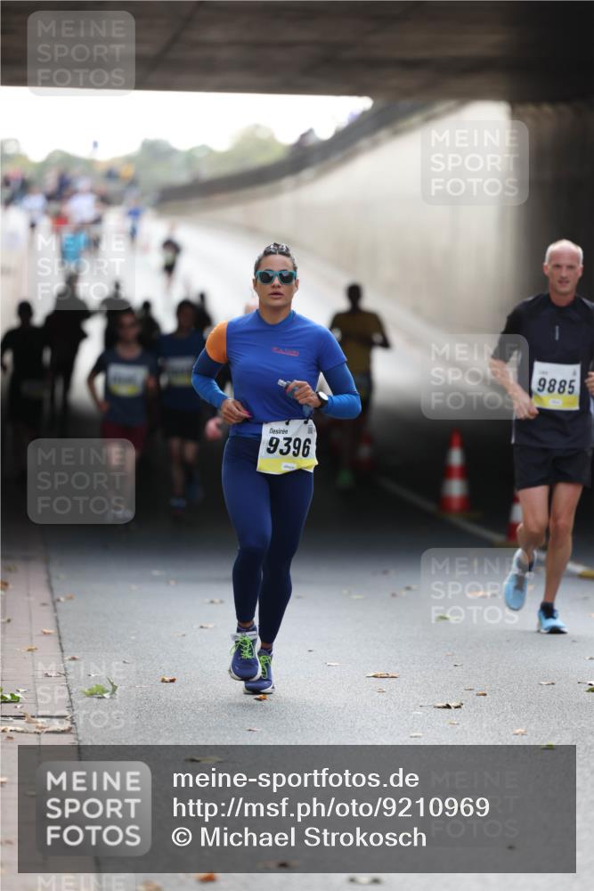 05.10.2025 - 20. swb-Marathon Bremen Michael Strokosch http://msf.ph/oto/9210969 05.10.2025 10:40:50 Laufen 9885, 9396 meine-sportfotos.de