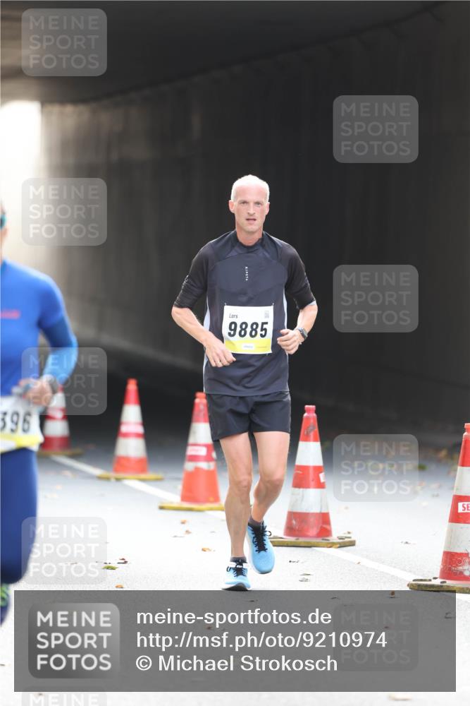 05.10.2025 - 20. swb-Marathon Bremen Michael Strokosch http://msf.ph/oto/9210974 05.10.2025 10:40:51 Laufen 396, 9885 meine-sportfotos.de