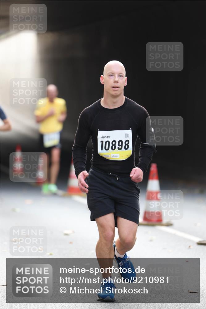 05.10.2025 - 20. swb-Marathon Bremen Michael Strokosch http://msf.ph/oto/9210981 05.10.2025 10:40:55 Laufen 10898, 02628 meine-sportfotos.de