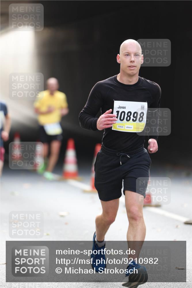 05.10.2025 - 20. swb-Marathon Bremen Michael Strokosch http://msf.ph/oto/9210982 05.10.2025 10:40:55 Laufen 10898, 02628 meine-sportfotos.de