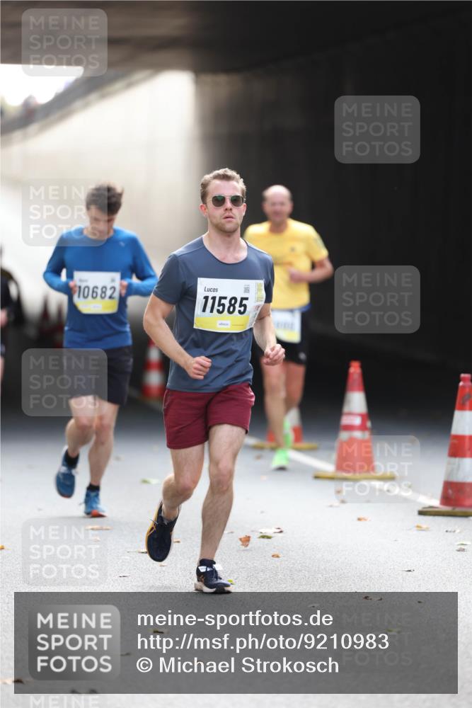 05.10.2025 - 20. swb-Marathon Bremen Michael Strokosch http://msf.ph/oto/9210983 05.10.2025 10:40:56 Laufen 10682, 11585 meine-sportfotos.de