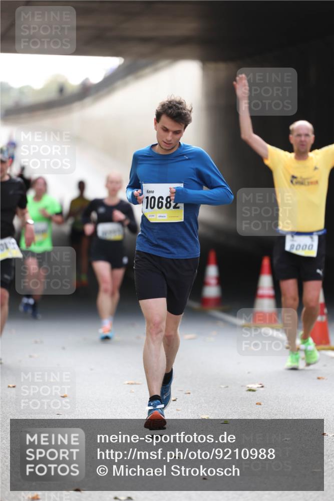 05.10.2025 - 20. swb-Marathon Bremen Michael Strokosch http://msf.ph/oto/9210988 05.10.2025 10:40:57 Laufen 1068, 02586, 8000 meine-sportfotos.de