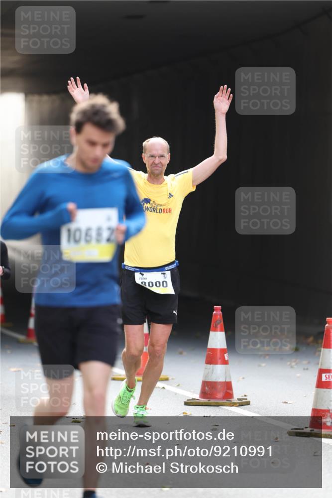 05.10.2025 - 20. swb-Marathon Bremen Michael Strokosch http://msf.ph/oto/9210991 05.10.2025 10:40:59 Laufen 106826, 3000 meine-sportfotos.de