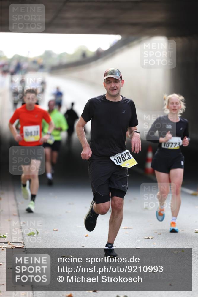 05.10.2025 - 20. swb-Marathon Bremen Michael Strokosch http://msf.ph/oto/9210993 05.10.2025 10:41:00 Laufen 108, 3, 10773 meine-sportfotos.de