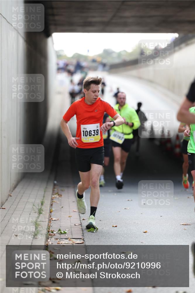 05.10.2025 - 20. swb-Marathon Bremen Michael Strokosch http://msf.ph/oto/9210996 05.10.2025 10:41:01 Laufen 10639, 02040, 07 meine-sportfotos.de