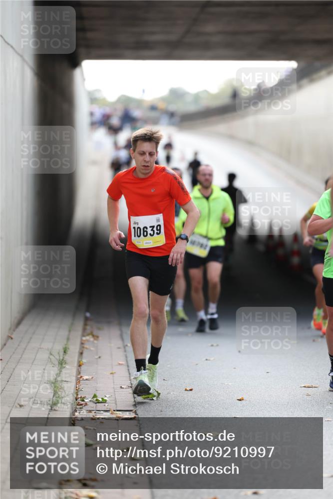 05.10.2025 - 20. swb-Marathon Bremen Michael Strokosch http://msf.ph/oto/9210997 05.10.2025 10:41:01 Laufen 10639 meine-sportfotos.de