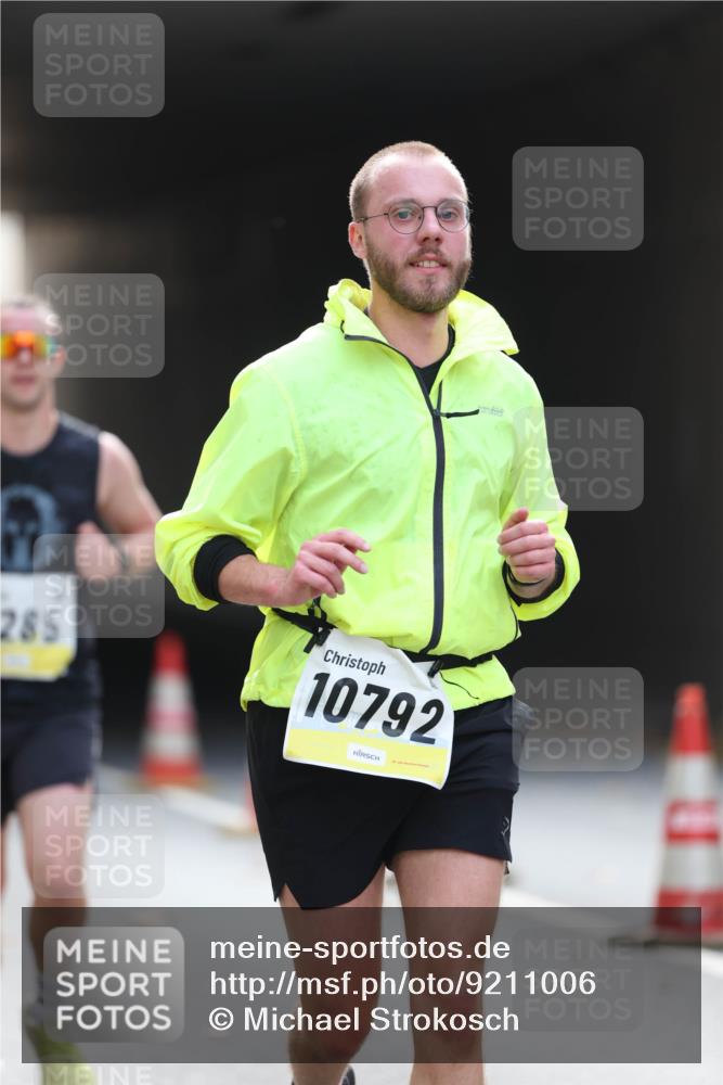 05.10.2025 - 20. swb-Marathon Bremen Michael Strokosch http://msf.ph/oto/9211006 05.10.2025 10:41:07 Laufen 285, 10792 meine-sportfotos.de