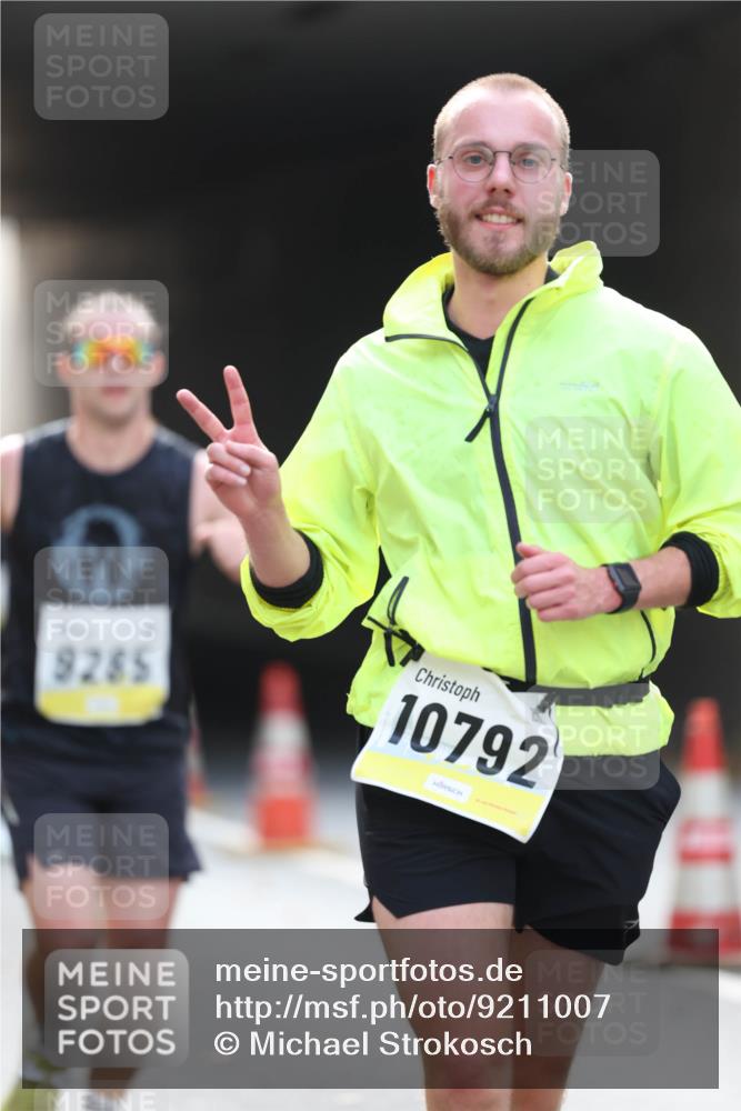 05.10.2025 - 20. swb-Marathon Bremen Michael Strokosch http://msf.ph/oto/9211007 05.10.2025 10:41:07 Laufen 9285, 10792 meine-sportfotos.de