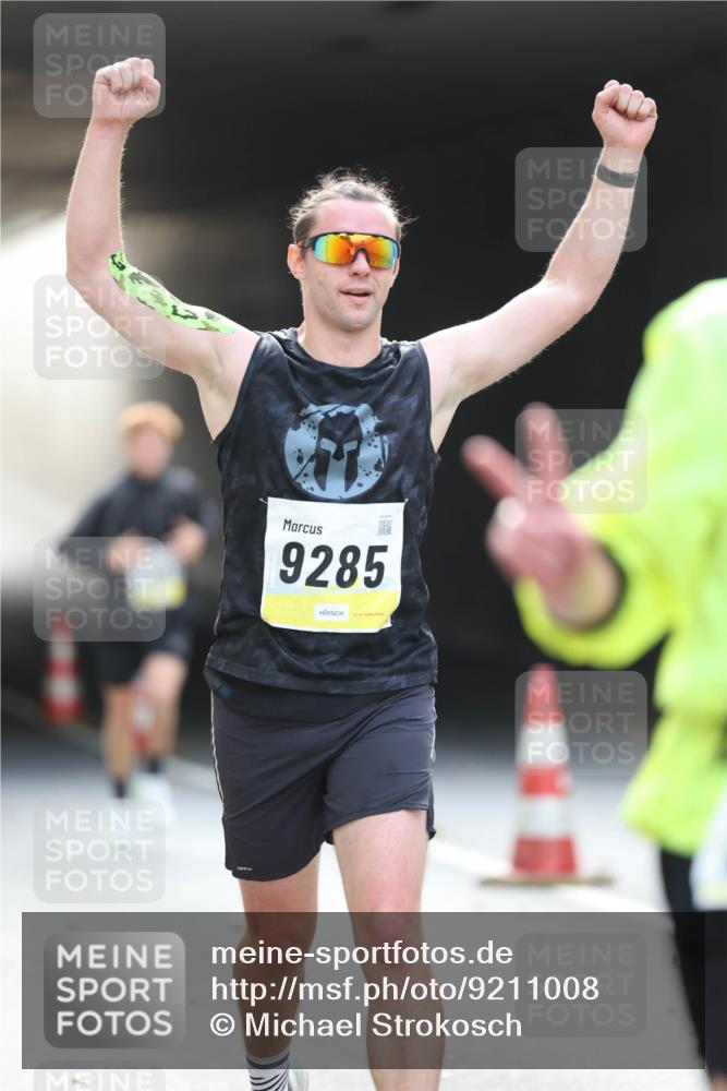 05.10.2025 - 20. swb-Marathon Bremen Michael Strokosch http://msf.ph/oto/9211008 05.10.2025 10:41:08 Laufen 9285 meine-sportfotos.de