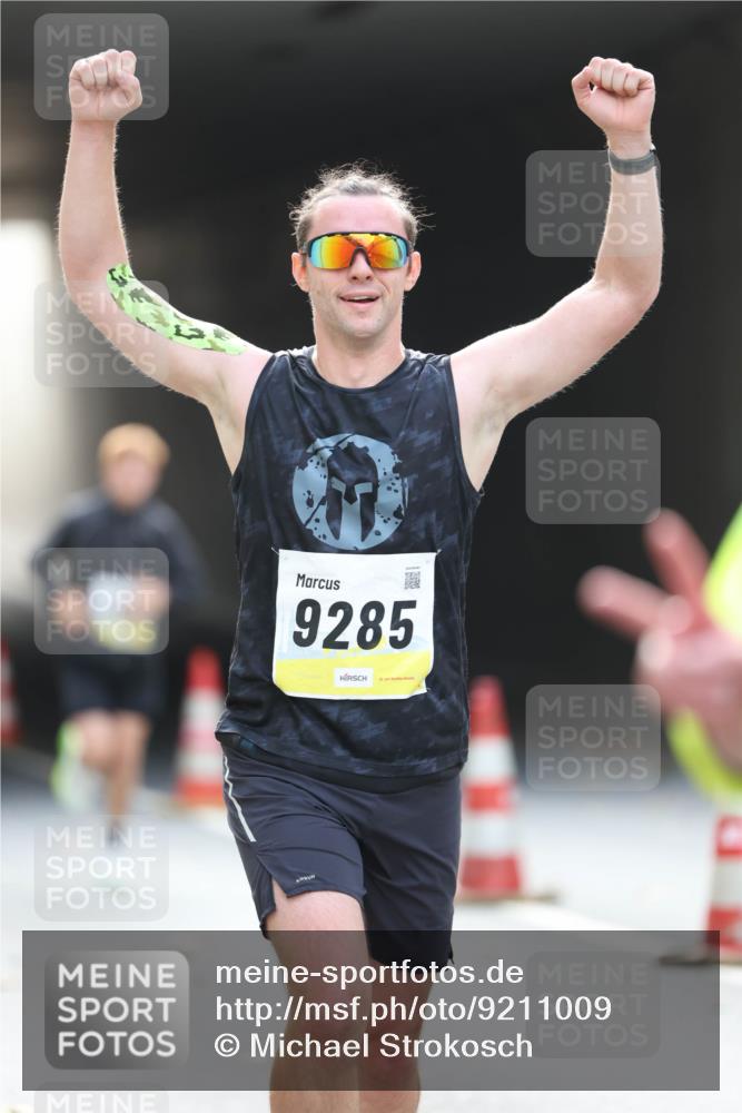 05.10.2025 - 20. swb-Marathon Bremen Michael Strokosch http://msf.ph/oto/9211009 05.10.2025 10:41:08 Laufen 9285 meine-sportfotos.de