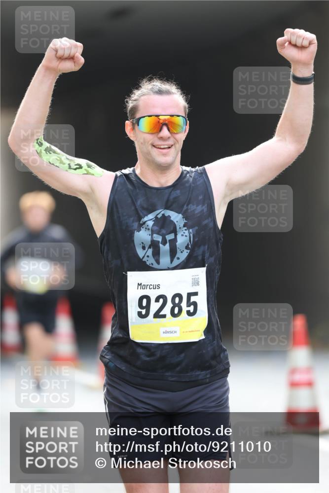 05.10.2025 - 20. swb-Marathon Bremen Michael Strokosch http://msf.ph/oto/9211010 05.10.2025 10:41:09 Laufen 9285 meine-sportfotos.de