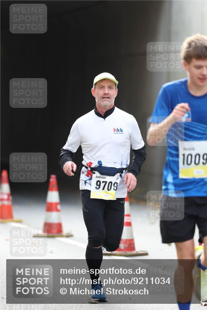 05.10.2025 - 20. swb-Marathon Bremen Michael Strokosch http://msf.ph/oto/9211034 05.10.2025 10:41:20 Laufen 9709, 1009 meine-sportfotos.de