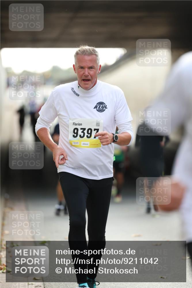 05.10.2025 - 20. swb-Marathon Bremen Michael Strokosch http://msf.ph/oto/9211042 05.10.2025 10:41:24 Laufen 9397, 02345 meine-sportfotos.de