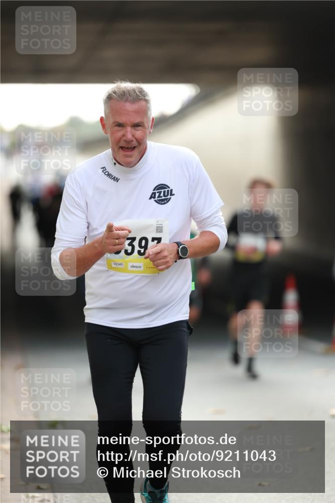 05.10.2025 - 20. swb-Marathon Bremen Michael Strokosch http://msf.ph/oto/9211043 05.10.2025 10:41:25 Laufen 02345, 392 meine-sportfotos.de