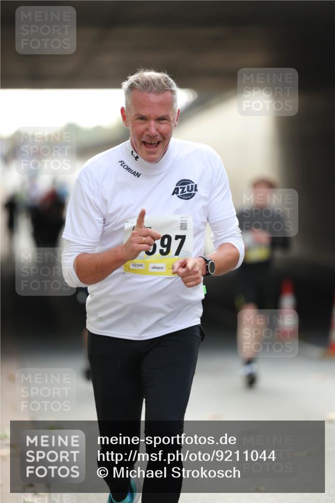 05.10.2025 - 20. swb-Marathon Bremen Michael Strokosch http://msf.ph/oto/9211044 05.10.2025 10:41:25 Laufen 597, 02345 meine-sportfotos.de