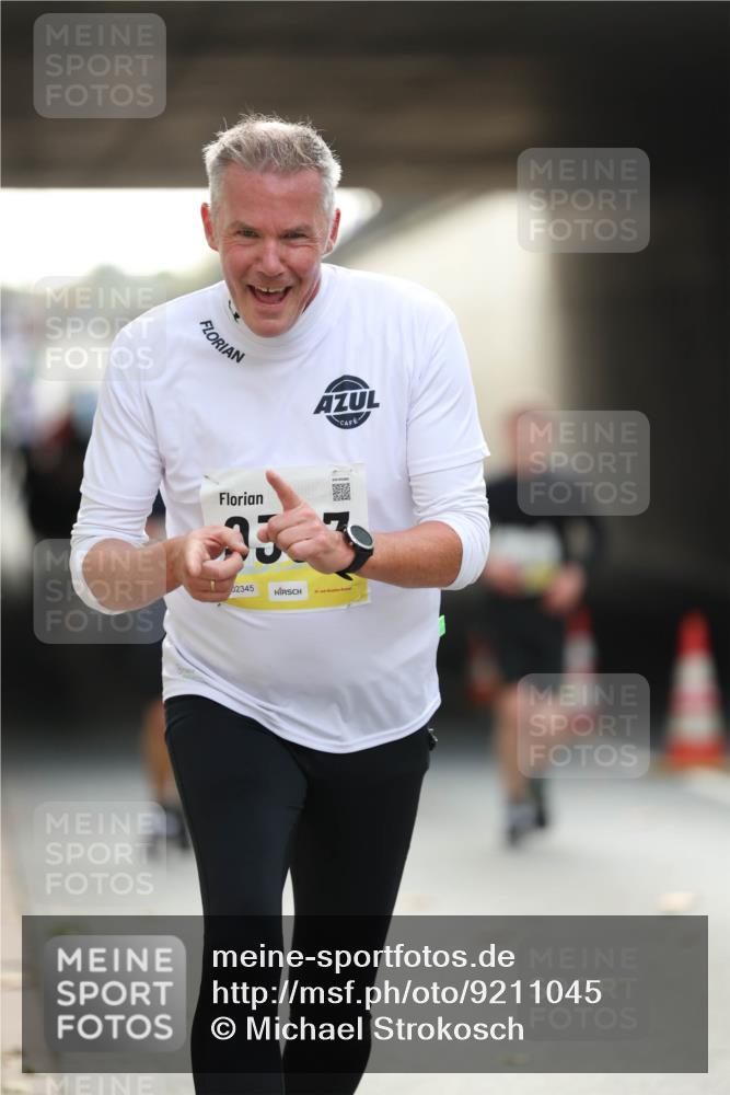 05.10.2025 - 20. swb-Marathon Bremen Michael Strokosch http://msf.ph/oto/9211045 05.10.2025 10:41:25 Laufen 02345 meine-sportfotos.de