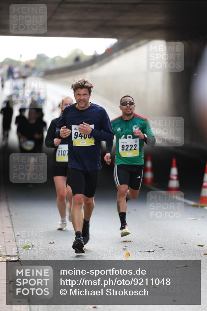 05.10.2025 - 20. swb-Marathon Bremen Michael Strokosch http://msf.ph/oto/9211048 05.10.2025 10:41:27 Laufen 1107, 9400, 9222 meine-sportfotos.de