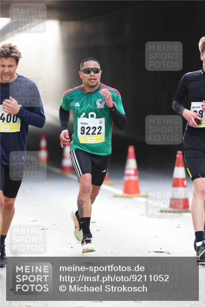 05.10.2025 - 20. swb-Marathon Bremen Michael Strokosch http://msf.ph/oto/9211052 05.10.2025 10:41:28 Laufen 400, 9222 meine-sportfotos.de