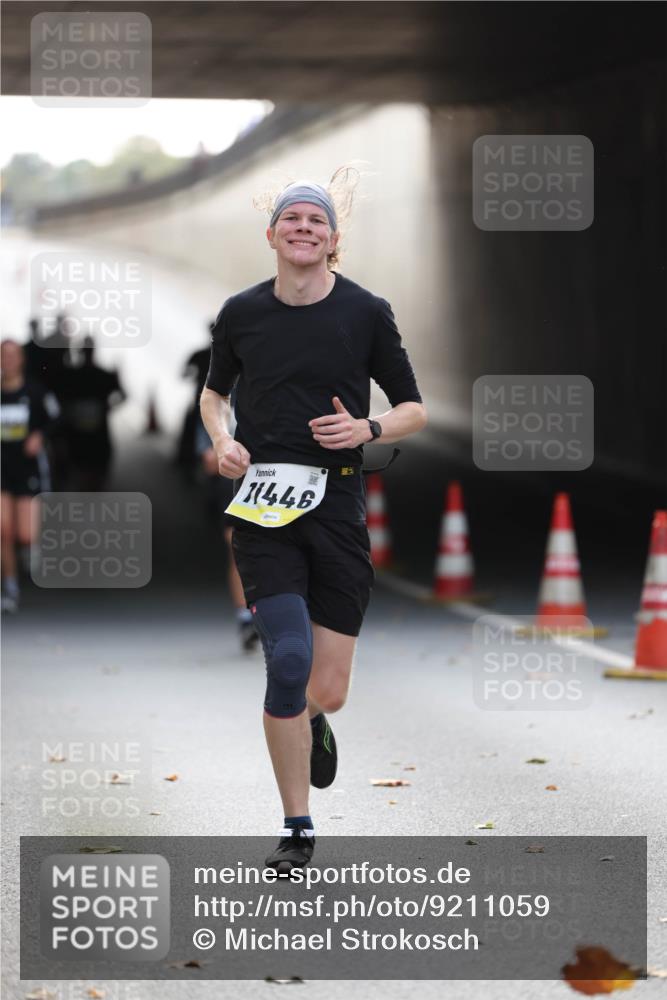 05.10.2025 - 20. swb-Marathon Bremen Michael Strokosch http://msf.ph/oto/9211059 05.10.2025 10:41:34 Laufen 1446 meine-sportfotos.de