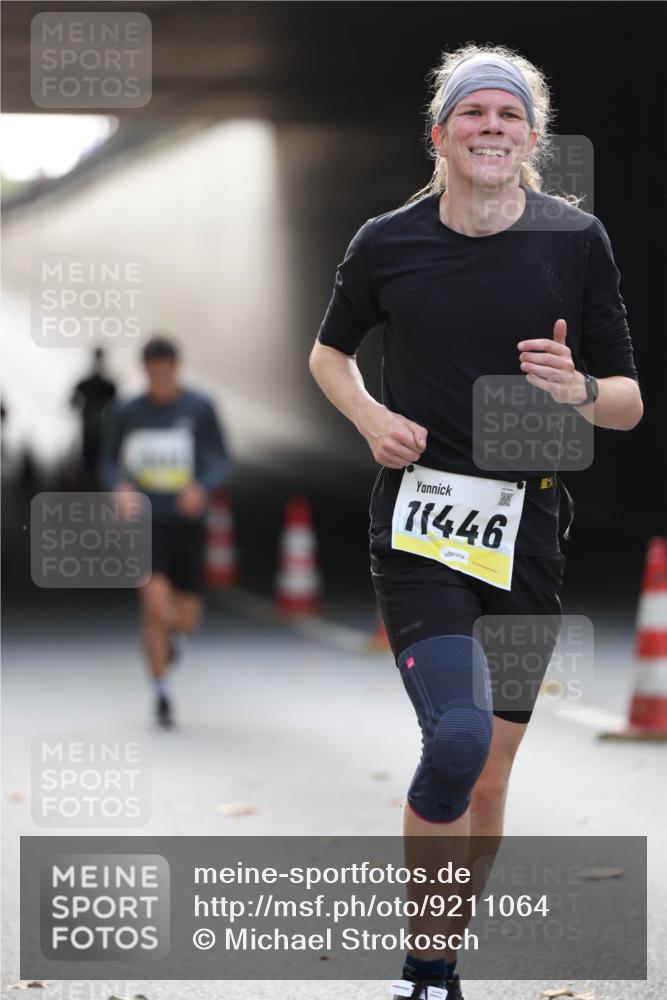 05.10.2025 - 20. swb-Marathon Bremen Michael Strokosch http://msf.ph/oto/9211064 05.10.2025 10:41:35 Laufen 11446 meine-sportfotos.de
