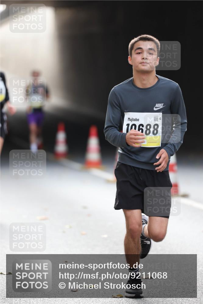 05.10.2025 - 20. swb-Marathon Bremen Michael Strokosch http://msf.ph/oto/9211068 05.10.2025 10:41:38 Laufen 10688, 1 meine-sportfotos.de