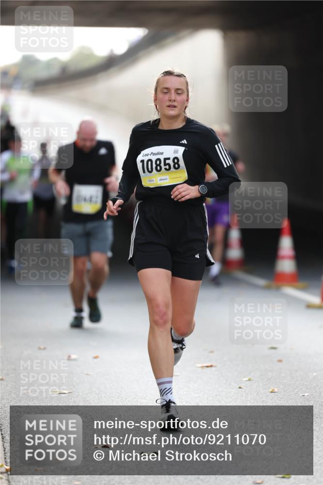 05.10.2025 - 20. swb-Marathon Bremen Michael Strokosch http://msf.ph/oto/9211070 05.10.2025 10:41:40 Laufen 10858, 02678 meine-sportfotos.de