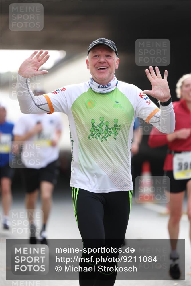 05.10.2025 - 20. swb-Marathon Bremen Michael Strokosch http://msf.ph/oto/9211084 05.10.2025 10:41:46 Laufen 99, 445 meine-sportfotos.de