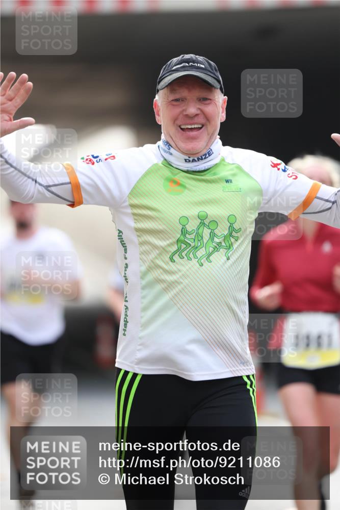 05.10.2025 - 20. swb-Marathon Bremen Michael Strokosch http://msf.ph/oto/9211086 05.10.2025 10:41:46 Laufen  meine-sportfotos.de