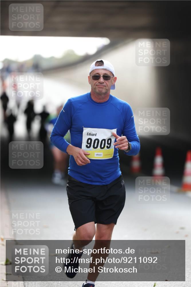 05.10.2025 - 20. swb-Marathon Bremen Michael Strokosch http://msf.ph/oto/9211092 05.10.2025 10:41:49 Laufen 9009 meine-sportfotos.de