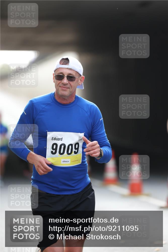 05.10.2025 - 20. swb-Marathon Bremen Michael Strokosch http://msf.ph/oto/9211095 05.10.2025 10:41:50 Laufen 9009 meine-sportfotos.de