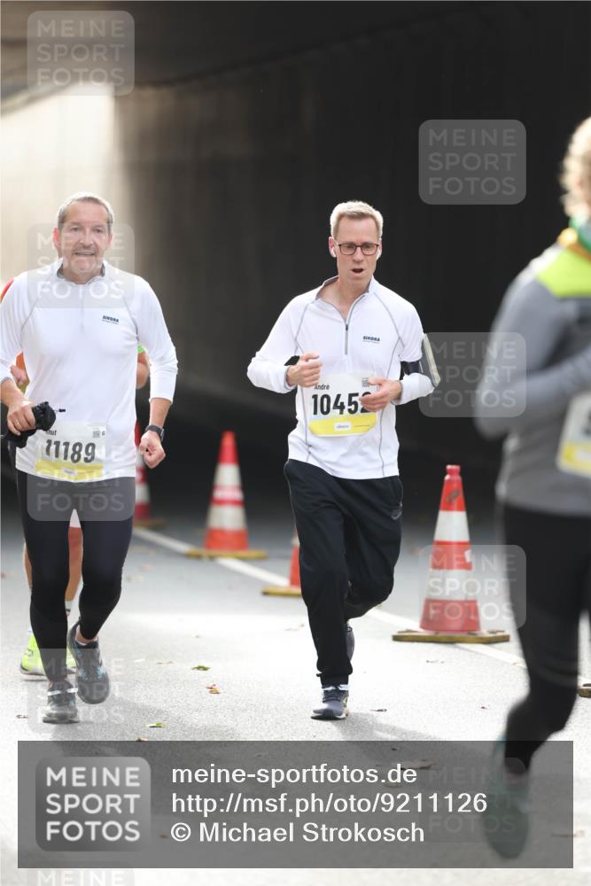 05.10.2025 - 20. swb-Marathon Bremen Michael Strokosch http://msf.ph/oto/9211126 05.10.2025 10:42:09 Laufen 11189, 1045 meine-sportfotos.de