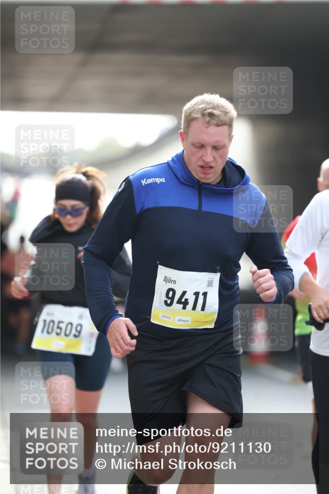 05.10.2025 - 20. swb-Marathon Bremen Michael Strokosch http://msf.ph/oto/9211130 05.10.2025 10:42:10 Laufen 10509, 9411, 02453 meine-sportfotos.de