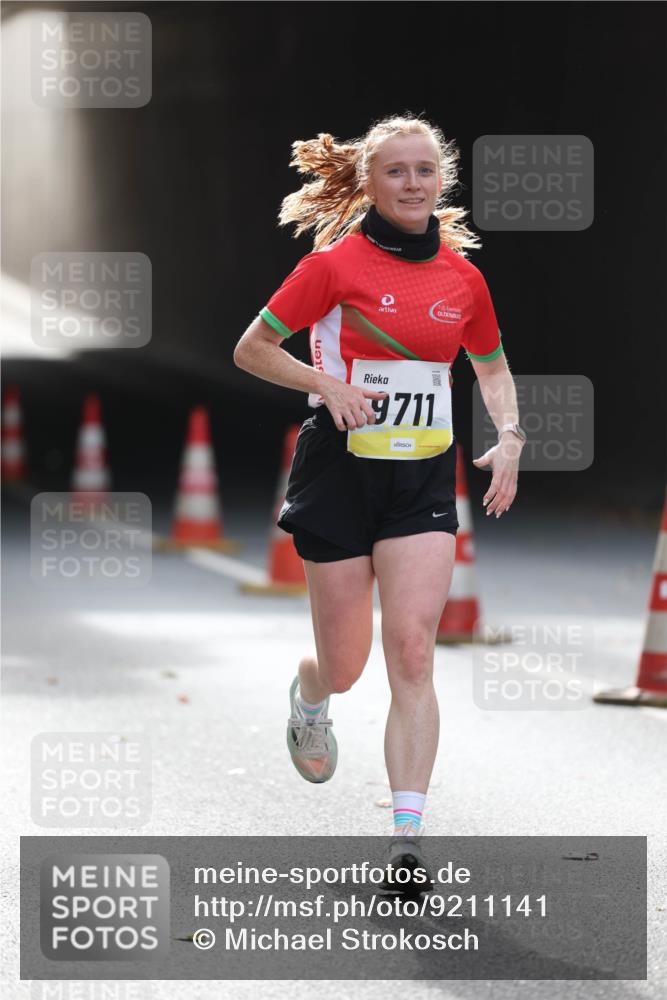 05.10.2025 - 20. swb-Marathon Bremen Michael Strokosch http://msf.ph/oto/9211141 05.10.2025 10:42:17 Laufen 9711 meine-sportfotos.de