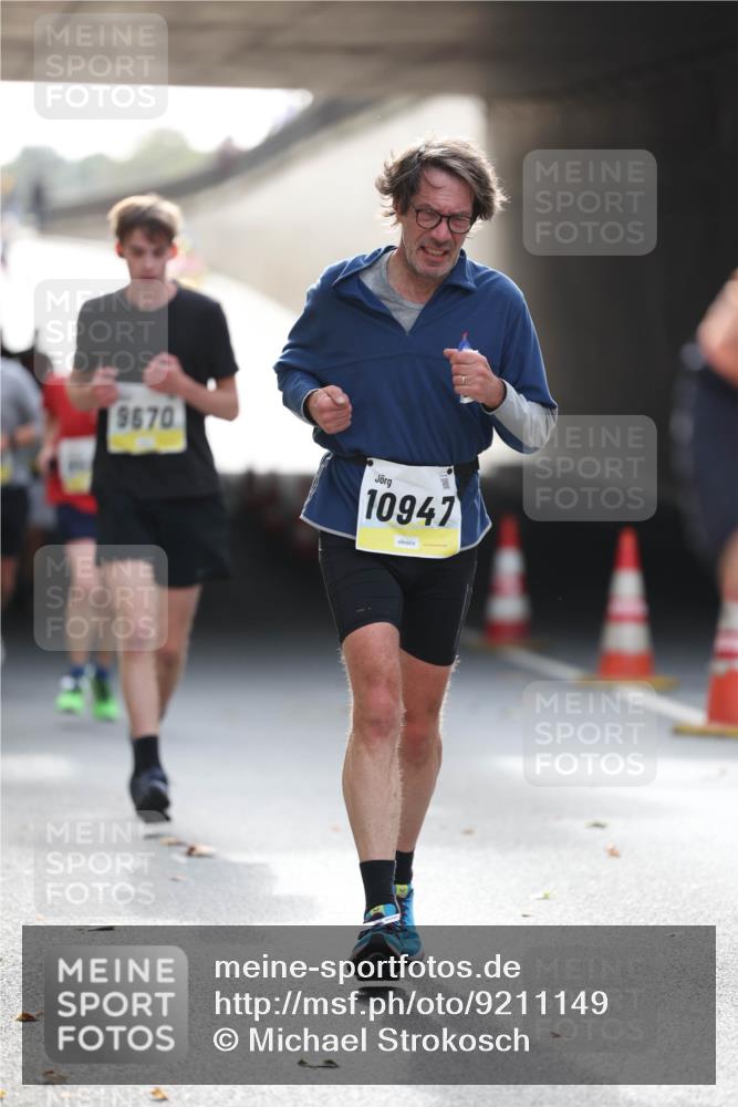 05.10.2025 - 20. swb-Marathon Bremen Michael Strokosch http://msf.ph/oto/9211149 05.10.2025 10:42:20 Laufen 9670, 10947 meine-sportfotos.de