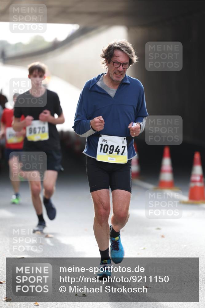 05.10.2025 - 20. swb-Marathon Bremen Michael Strokosch http://msf.ph/oto/9211150 05.10.2025 10:42:20 Laufen 9670, 10947 meine-sportfotos.de