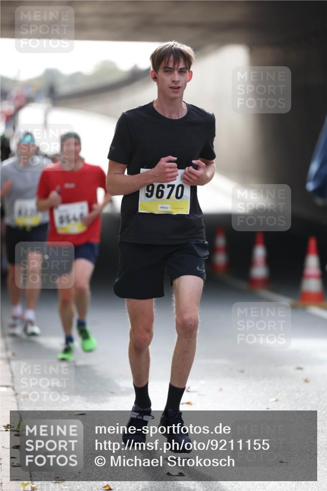 05.10.2025 - 20. swb-Marathon Bremen Michael Strokosch http://msf.ph/oto/9211155 05.10.2025 10:42:22 Laufen 0646, 9670 meine-sportfotos.de
