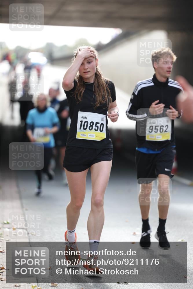 05.10.2025 - 20. swb-Marathon Bremen Michael Strokosch http://msf.ph/oto/9211176 05.10.2025 10:42:30 Laufen 10850, 02550, 9562 meine-sportfotos.de