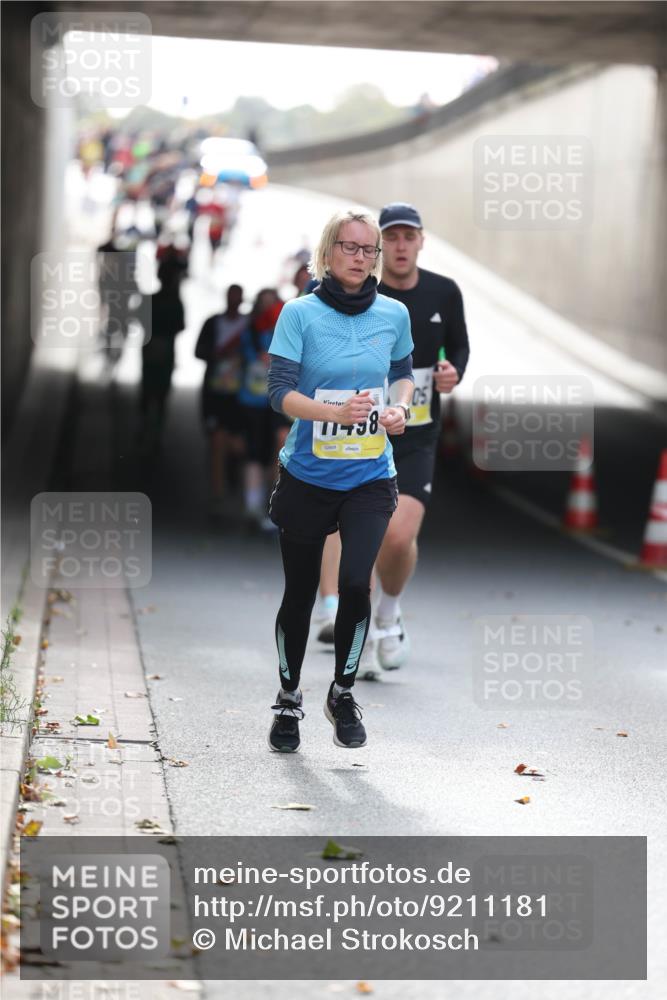 05.10.2025 - 20. swb-Marathon Bremen Michael Strokosch http://msf.ph/oto/9211181 05.10.2025 10:42:33 Laufen 71, 458 meine-sportfotos.de