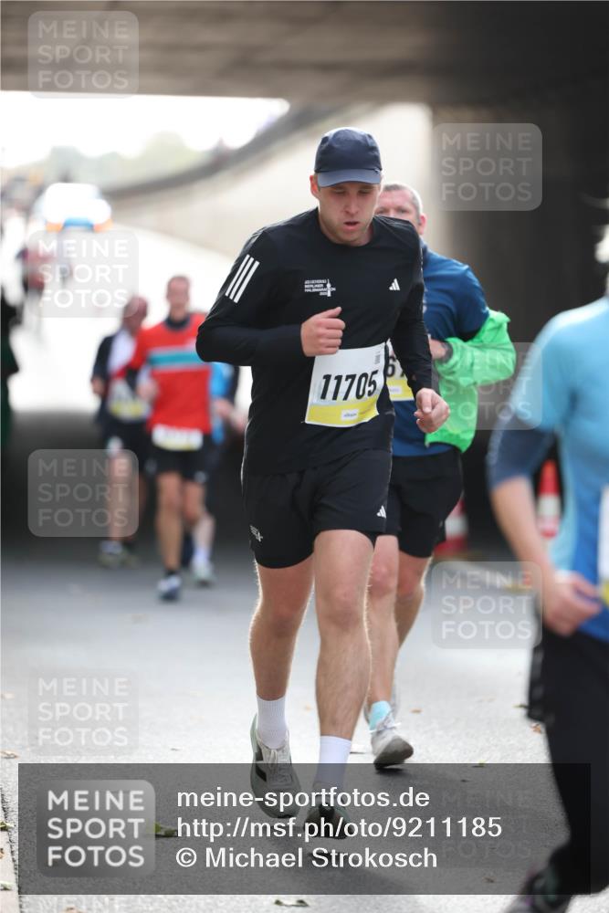 05.10.2025 - 20. swb-Marathon Bremen Michael Strokosch http://msf.ph/oto/9211185 05.10.2025 10:42:35 Laufen 11705 meine-sportfotos.de