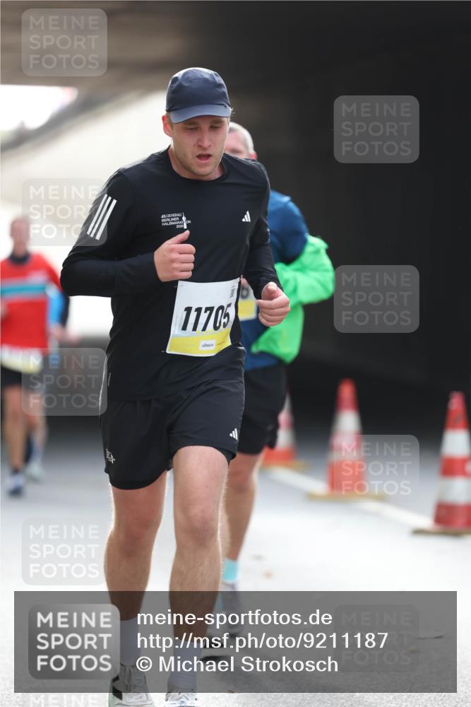 05.10.2025 - 20. swb-Marathon Bremen Michael Strokosch http://msf.ph/oto/9211187 05.10.2025 10:42:36 Laufen 2025, 11705 meine-sportfotos.de