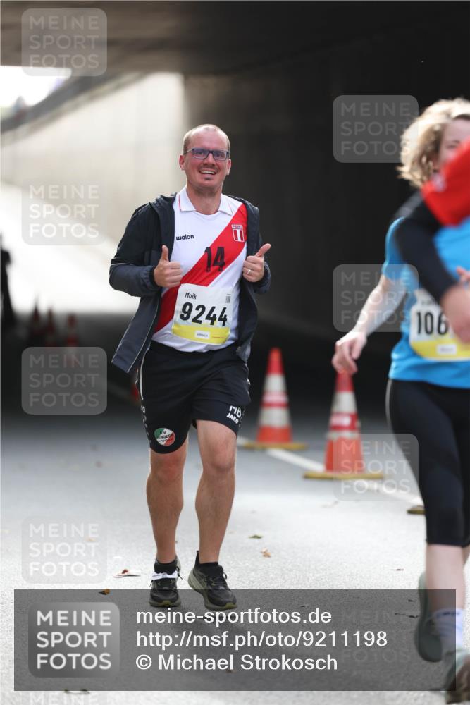 05.10.2025 - 20. swb-Marathon Bremen Michael Strokosch http://msf.ph/oto/9211198 05.10.2025 10:42:41 Laufen 14, 9244, 106, 1912 meine-sportfotos.de