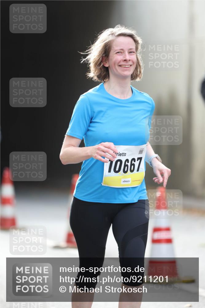 05.10.2025 - 20. swb-Marathon Bremen Michael Strokosch http://msf.ph/oto/9211201 05.10.2025 10:42:42 Laufen 10667 meine-sportfotos.de