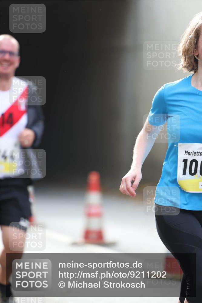 05.10.2025 - 20. swb-Marathon Bremen Michael Strokosch http://msf.ph/oto/9211202 05.10.2025 10:42:42 Laufen 44, 10 meine-sportfotos.de