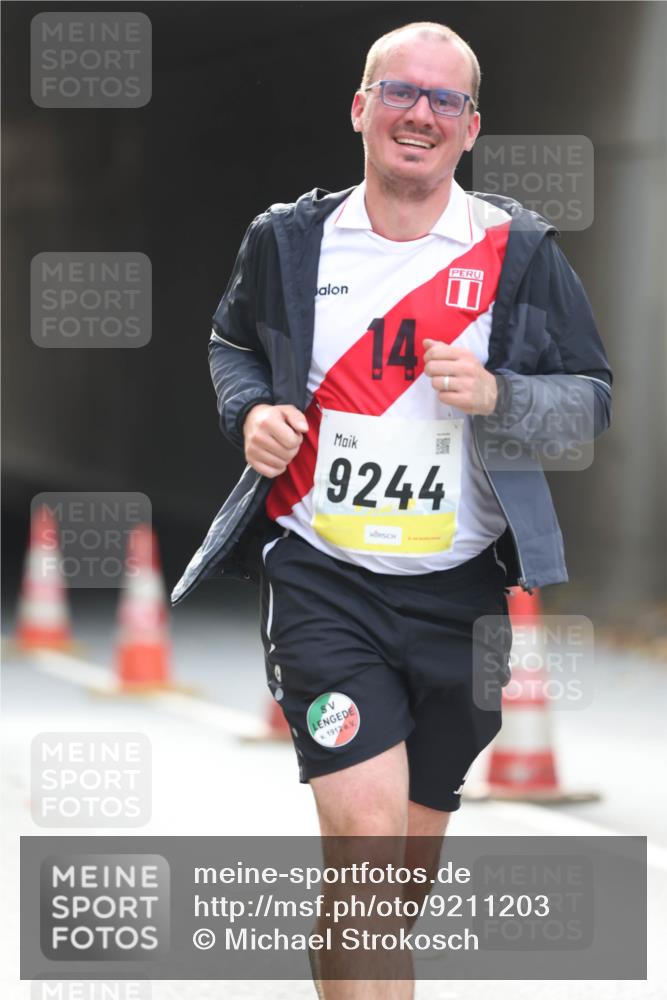 05.10.2025 - 20. swb-Marathon Bremen Michael Strokosch http://msf.ph/oto/9211203 05.10.2025 10:42:42 Laufen 14, 9244, 1912 meine-sportfotos.de