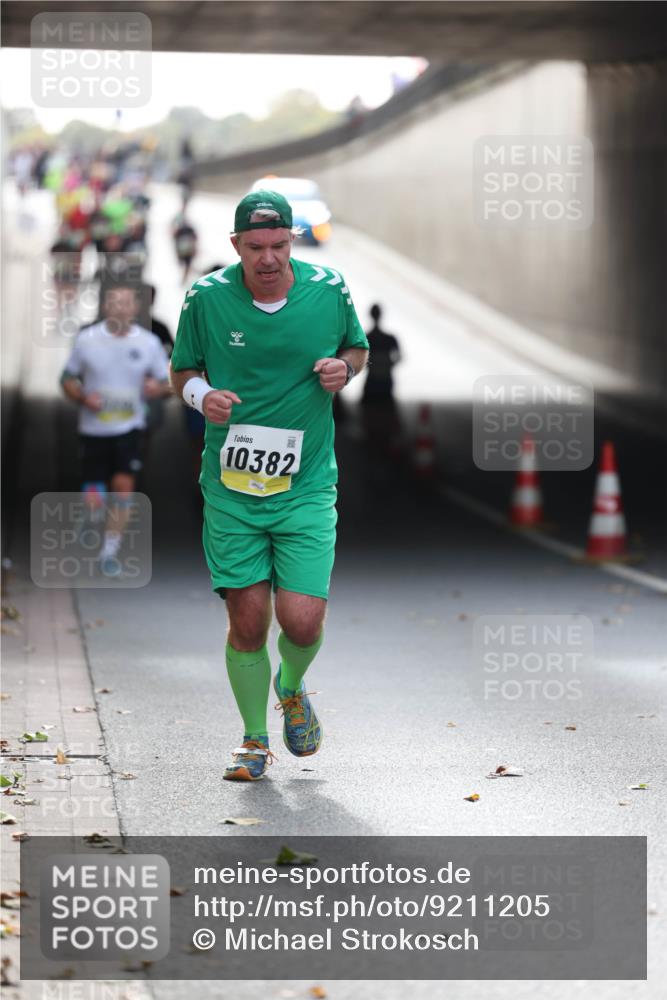 05.10.2025 - 20. swb-Marathon Bremen Michael Strokosch http://msf.ph/oto/9211205 05.10.2025 10:42:44 Laufen 17, 10382 meine-sportfotos.de