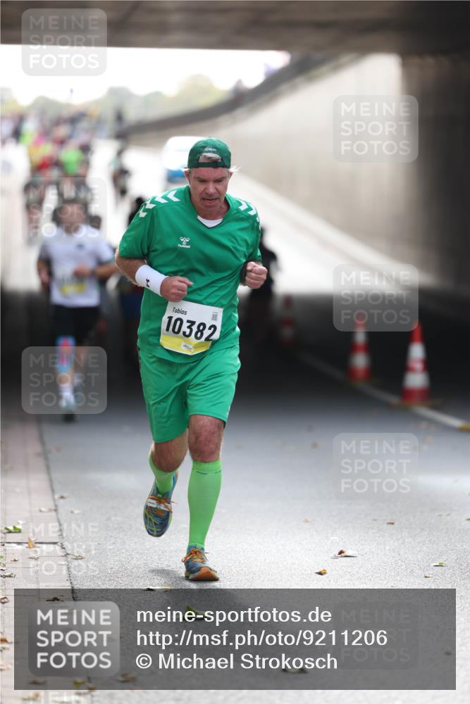 05.10.2025 - 20. swb-Marathon Bremen Michael Strokosch http://msf.ph/oto/9211206 05.10.2025 10:42:44 Laufen 10382 meine-sportfotos.de