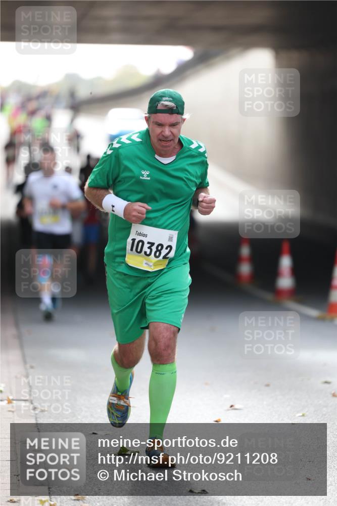 05.10.2025 - 20. swb-Marathon Bremen Michael Strokosch http://msf.ph/oto/9211208 05.10.2025 10:42:45 Laufen 10382 meine-sportfotos.de